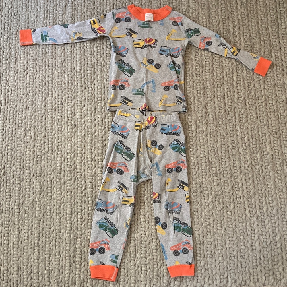 Hanna Andersson Gray Pajama Set with Colorful construction Vehicle Print